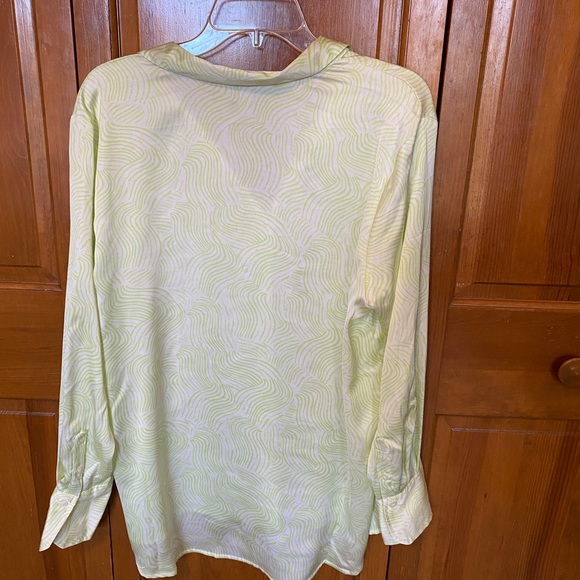 A New Day Green Pattern Blouse - Picture 5 of 6